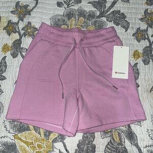 Lululemon Scuba High-Rise Short 5" Size 4